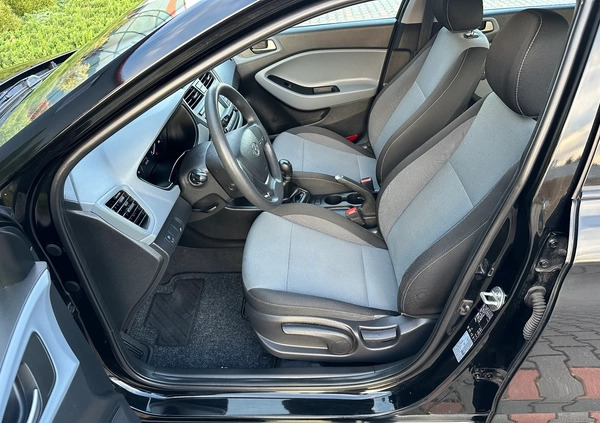 Hyundai i20 cena 32999 przebieg: 138193, rok produkcji 2017 z Warka małe 704